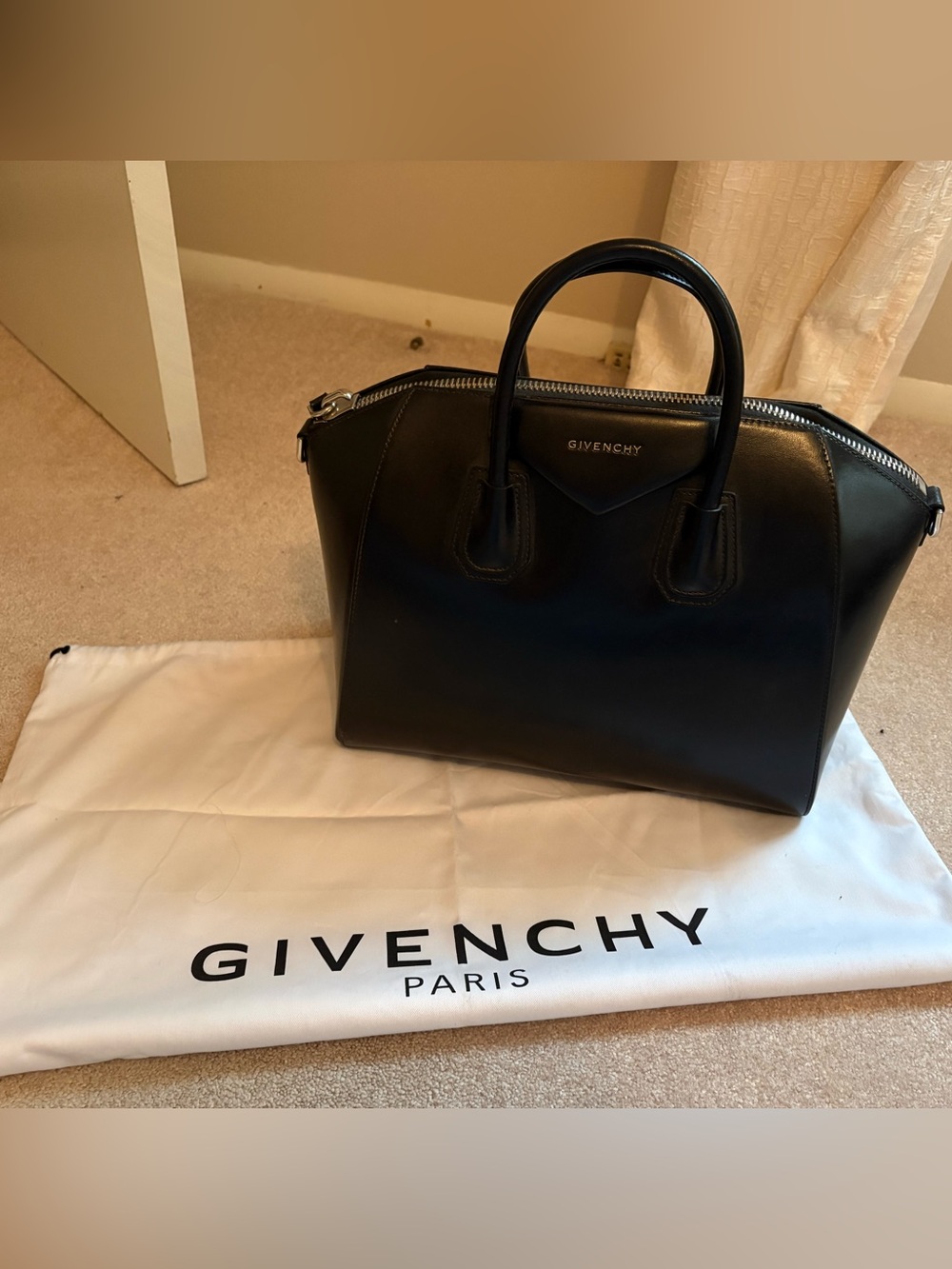 Authentic-Givenchy Black Antigona Smooth Leather Satchel (comes with dust bag)